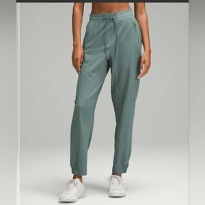 Like New Lululemon License To Train High Rise Jogger - Size 10 Medium Forest
